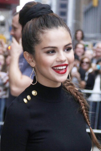 Selena Gomez_scrunchie